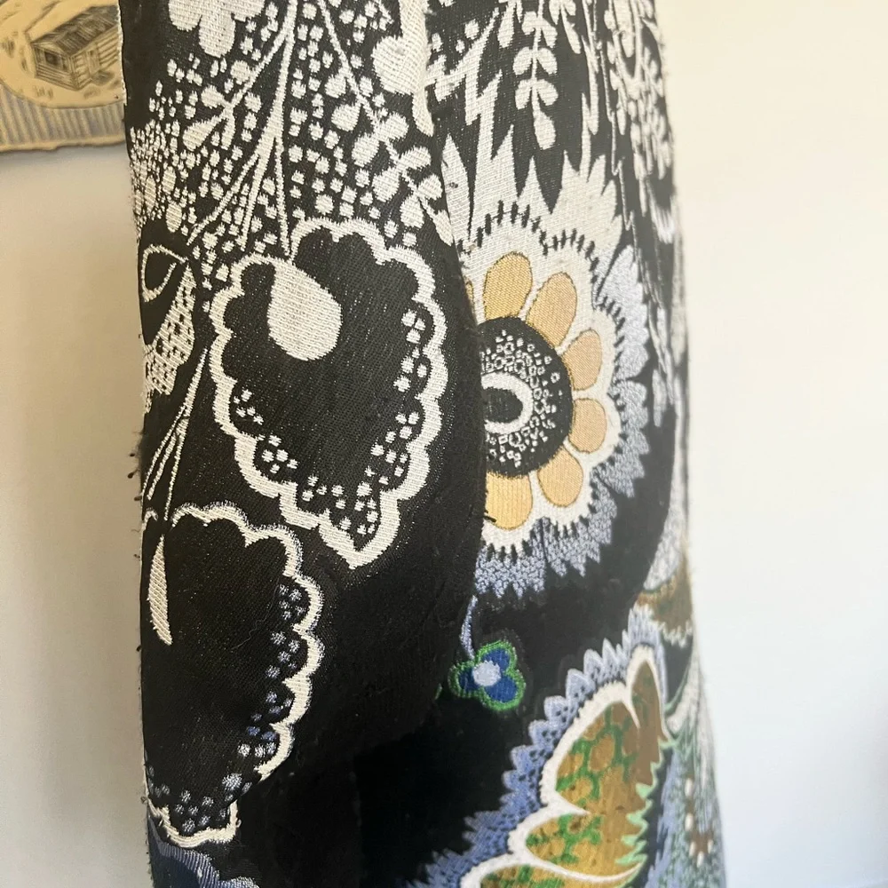 Floral Embroidered Women's Coat - Picture 2 of 5